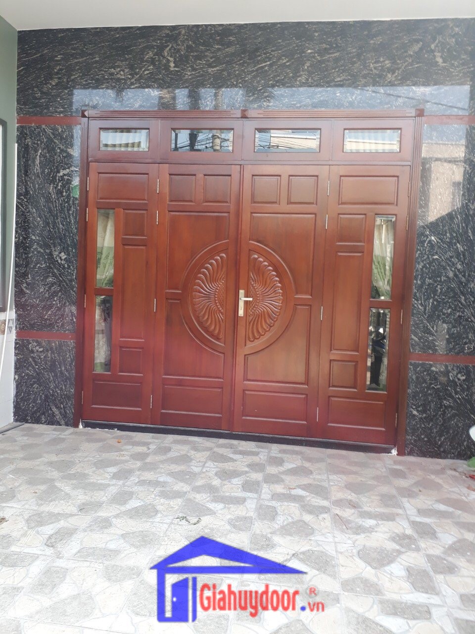 giá cửa gỗ tự nhiên