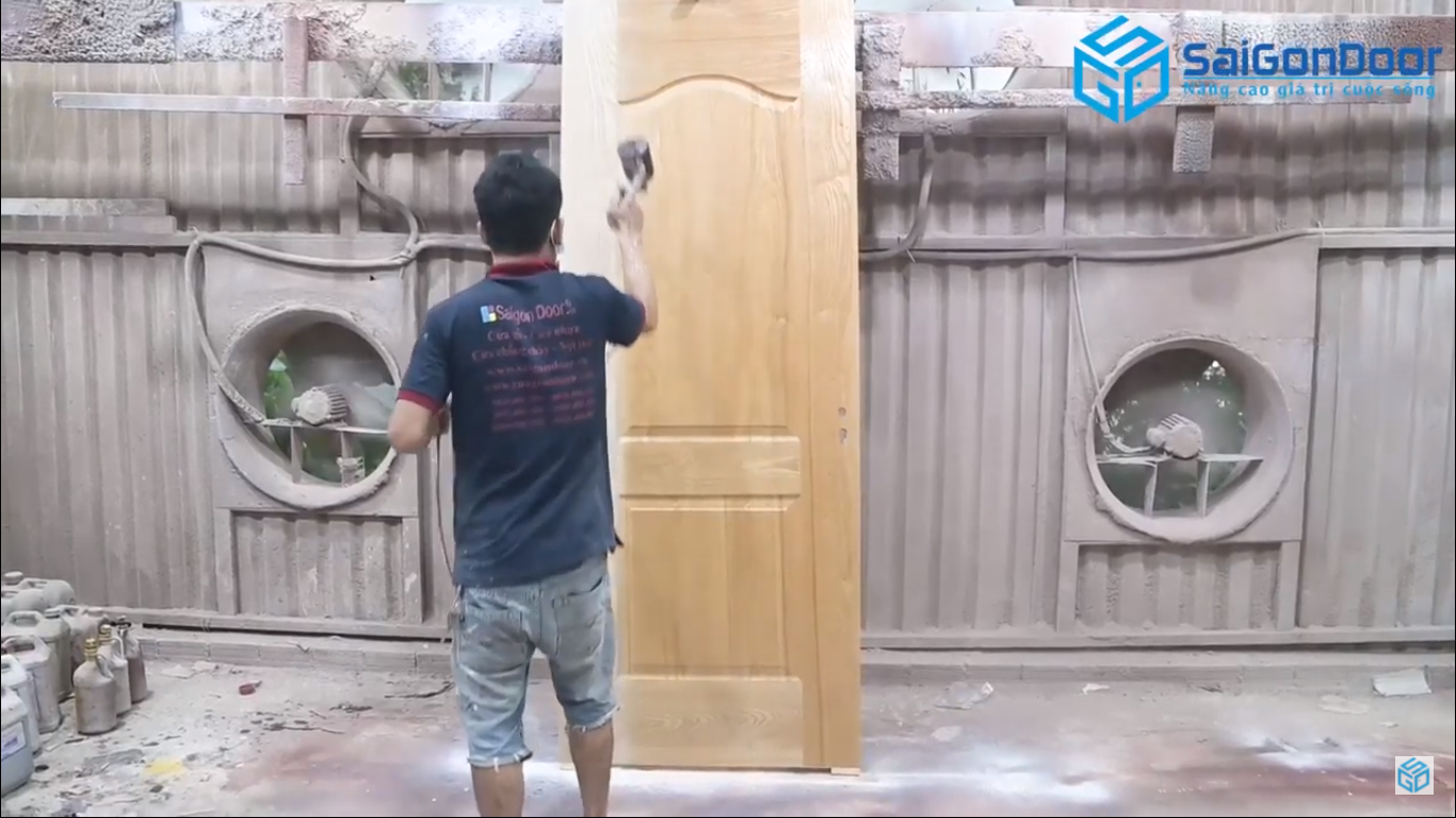 Sơn và hoàn thiện cửa