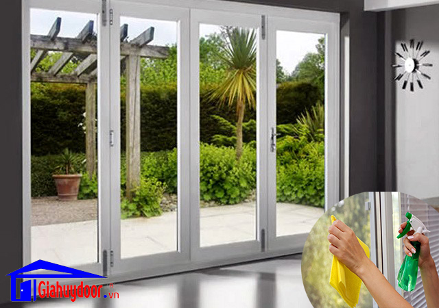 ve-sinh-cua-nhua-loi-thep